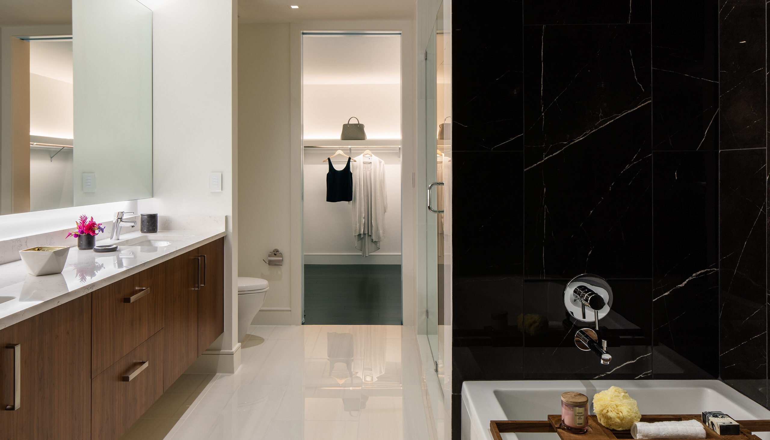 Bathroom with Lutron Ketra lighting